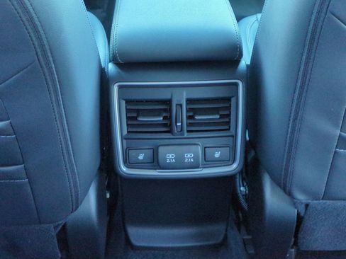 Used 2022 Subaru Forester Touring image 26