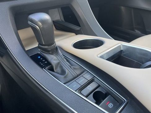 Used 2019 Toyota Avalon Limited image 25