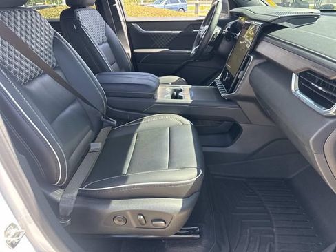 Used 2025 GMC Acadia Denali w/ Super Cruise Package FWD image 10