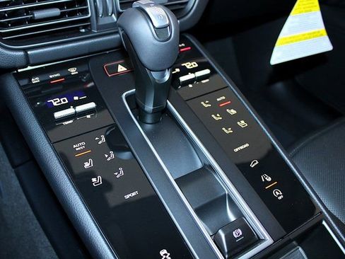 New 2026 Porsche Macan image 14