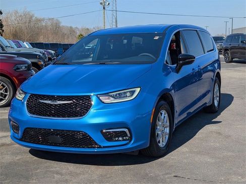 New 2026 Chrysler Pacifica Select image 4