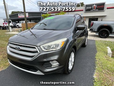 Used 2017 Ford Escape SE w/ Equipment Group 201A image 1