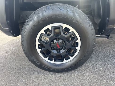 Used 2024 Toyota Tacoma TRD Off-Road AWD/4WD image 33