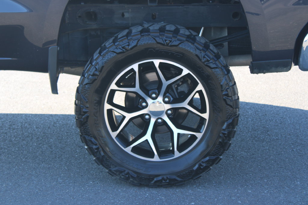 Used 2022 Chevrolet Silverado 1500 LT w/ Z71 Off-Road Package AWD/4WD image 14