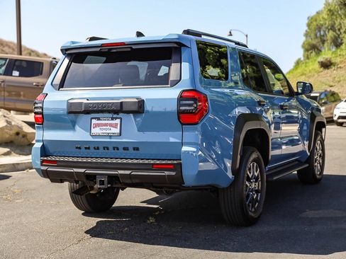 Certified 2025 Toyota 4Runner SR5 AWD/4WD image 4