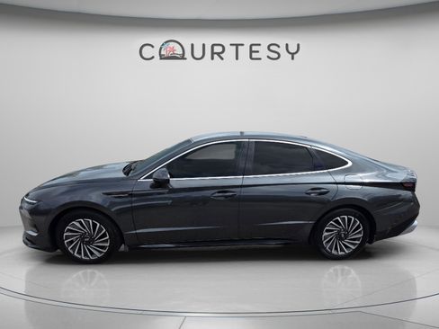 Used 2025 Hyundai Sonata SEL FWD image 2