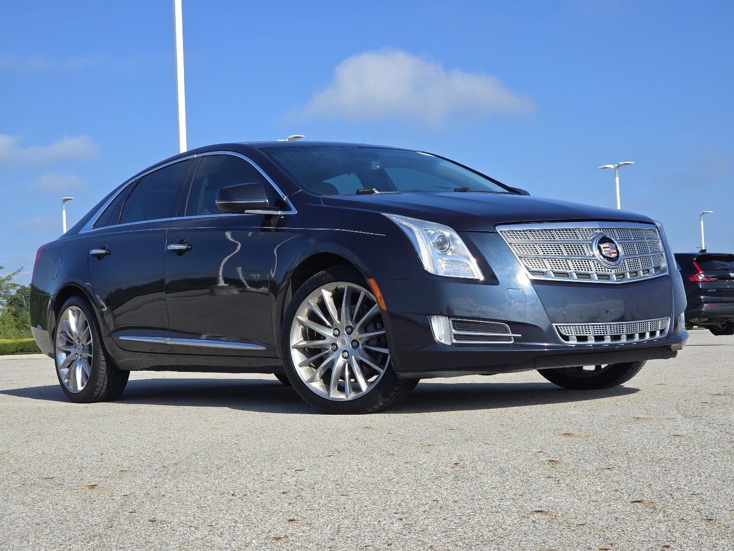 Used 2013 Cadillac XTS Platinum FWD image 2