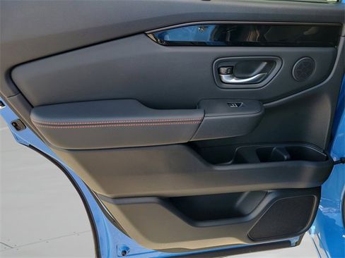 Used 2025 Honda Pilot TrailSport image 21