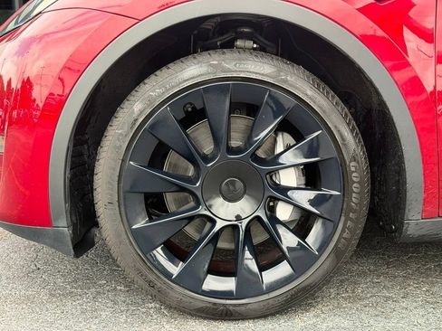 Used 2024 Tesla Model Y Long Range AWD/4WD image 12