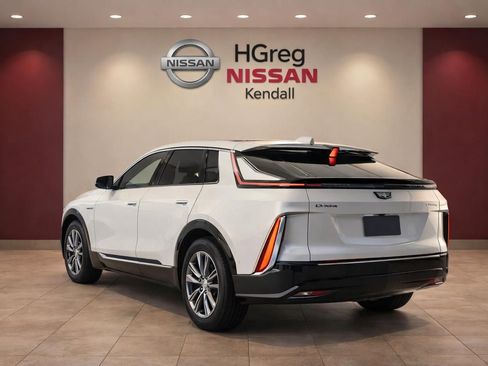 Used 2024 Cadillac Lyriq Luxury AWD/4WD image 4
