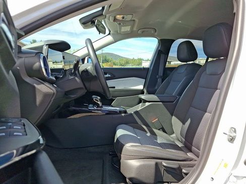 New 2025 Chevrolet Trax LT w/ LT Convenience Package image 6