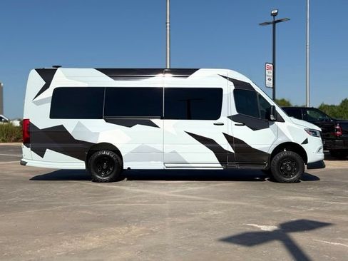 Used 2025 Mercedes-Benz Sprinter 3500 image 9