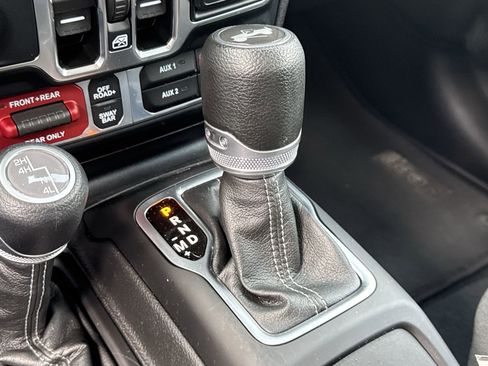 Used 2024 Jeep Wrangler Unlimited Rubicon w/ XTREMEE 35" Tire Package image 15