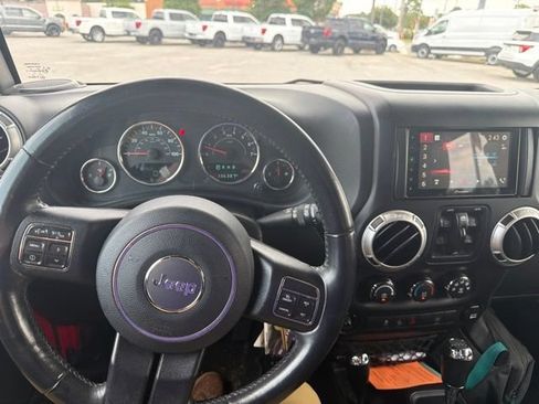 Used 2017 Jeep Wrangler Unlimited Sahara w/ Connectivity Group AWD/4WD image 11