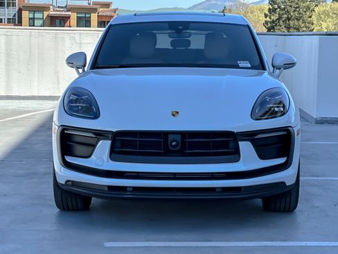 Certified 2023 Porsche Macan image 11