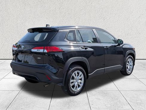 Used 2025 Toyota Corolla Cross L AWD/4WD image 3
