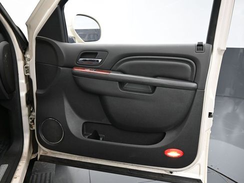 Used 2014 Cadillac Escalade ESV Premium image 41