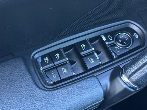 Used 2014 Porsche Cayenne Platinum Edition image 12