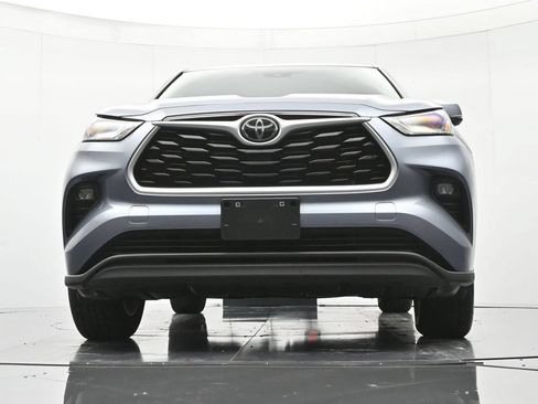 Used 2023 Toyota Highlander LE AWD/4WD image 37