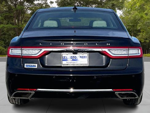 Used 2019 Lincoln Continental Select image 6