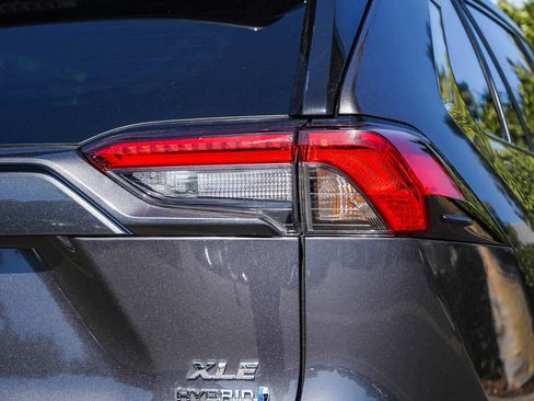 Used 2024 Toyota RAV4 XLE AWD/4WD image 7