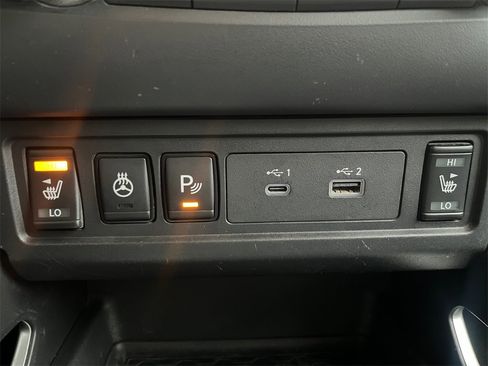 Used 2023 Nissan Frontier SV w/ SV Convenience Package image 9