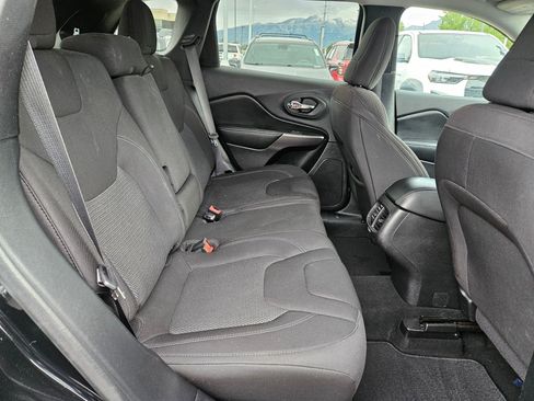 Used 2020 Jeep Cherokee Latitude FWD image 30