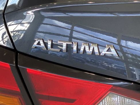 Used 2022 Nissan Altima 2.5 SV w/ SV Premium Package AWD/4WD image 11