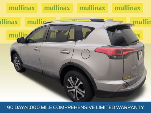 Used 2017 Toyota RAV4 LE FWD image 9