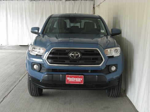 Used 2019 Toyota Tacoma SR5 image 3