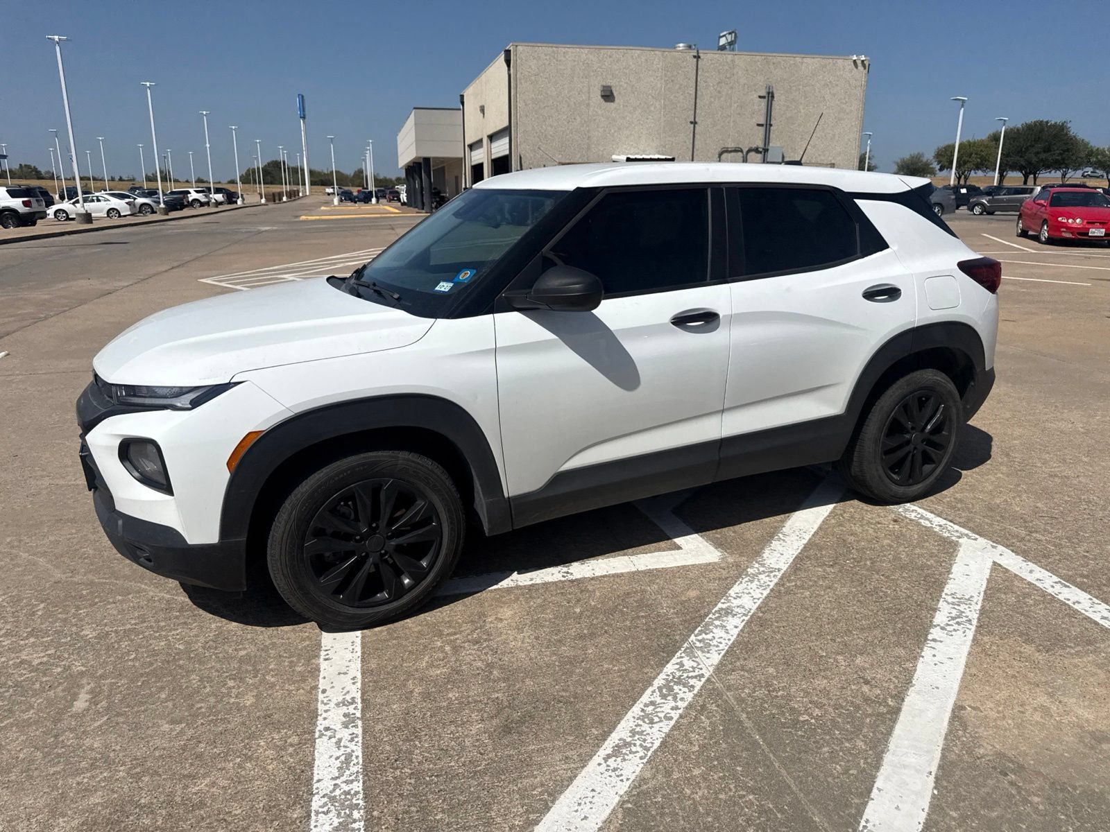 Used 2023 Chevrolet TrailBlazer LS FWD image 2