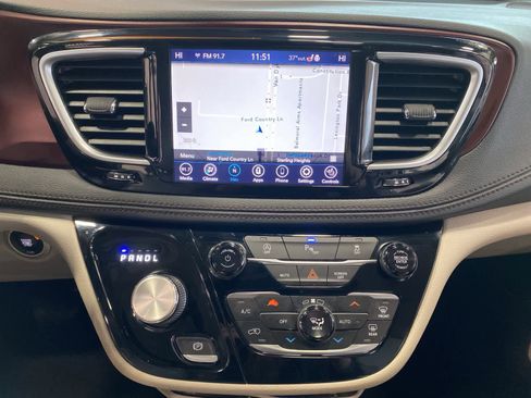 Used 2020 Chrysler Pacifica Limited image 14