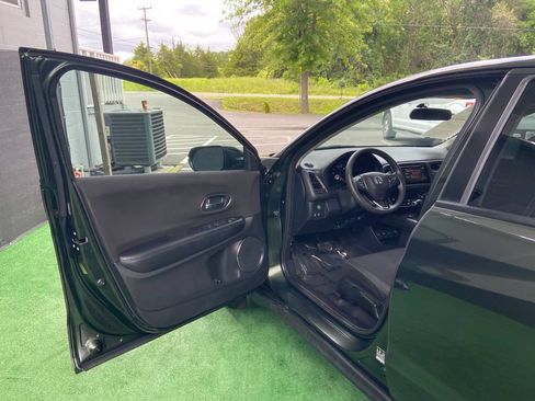 Used 2017 Honda HR-V EX image 33
