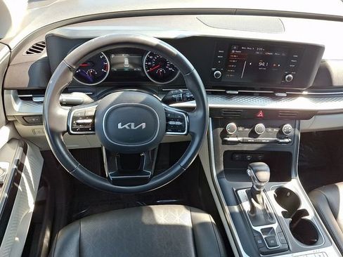 Used 2024 Kia Carnival LX FWD image 14