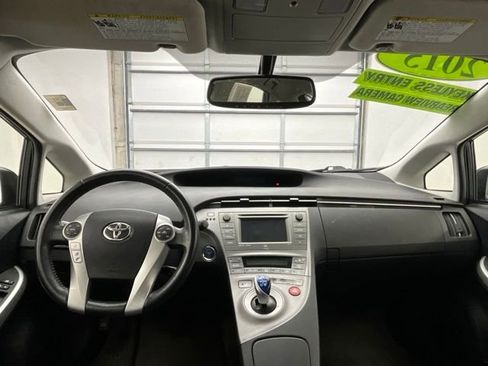 Used 2015 Toyota Prius Four image 3