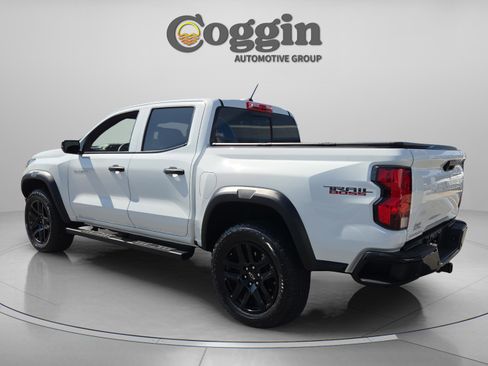 Used 2025 Chevrolet Colorado Trail Boss AWD/4WD image 3