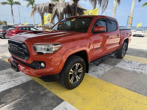 Used 2017 Toyota Tacoma TRD Sport w/ Premium & Technology Package RWD image 1