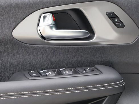 New 2026 Chrysler Pacifica Select image 21