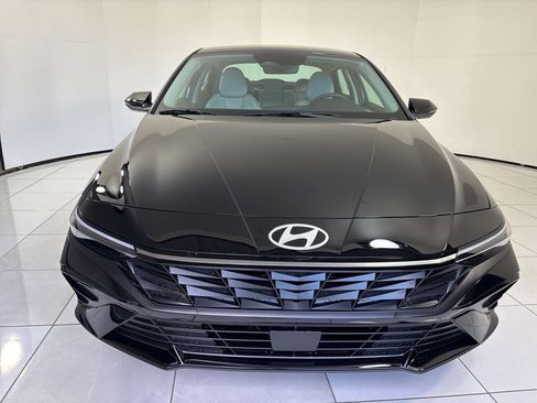 New 2026 Hyundai Elantra Limited image 8