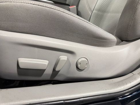 Used 2015 Toyota Camry LE image 23