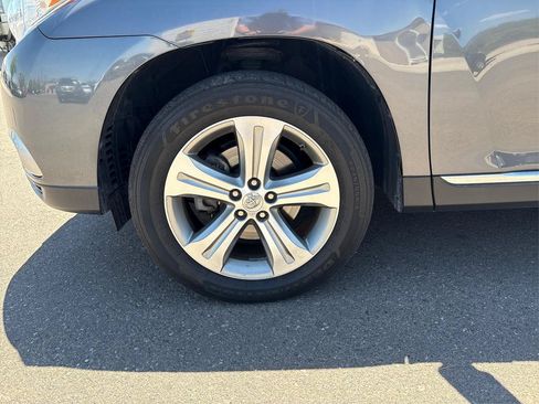 Used 2011 Toyota Highlander Limited w/ Tow Pkg AWD/4WD image 33