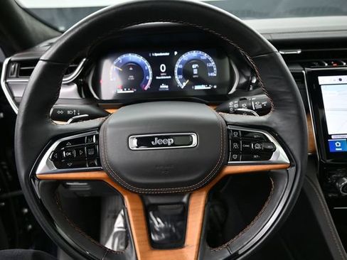 Used 2024 Jeep Grand Cherokee Summit AWD/4WD image 10