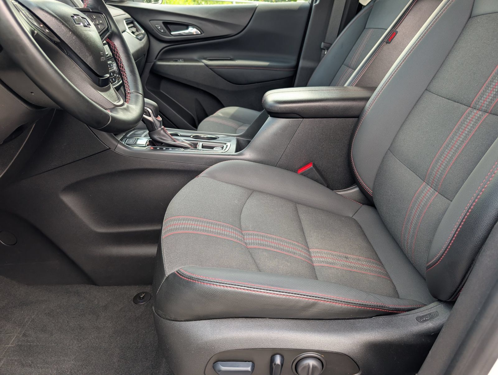 Used 2023 Chevrolet Equinox RS w/ LPO, Floor Liner Package AWD/4WD image 15