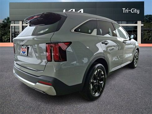 New 2026 Kia Sorento S image 4