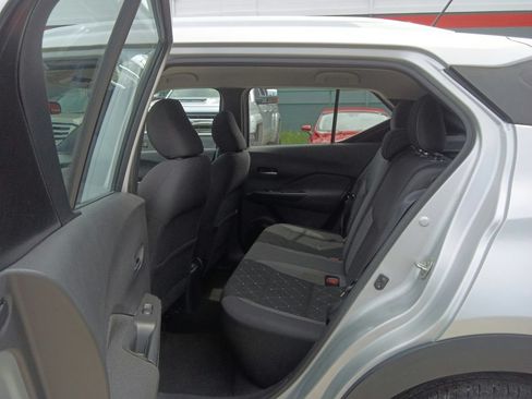 Used 2019 Nissan Kicks SV FWD image 32