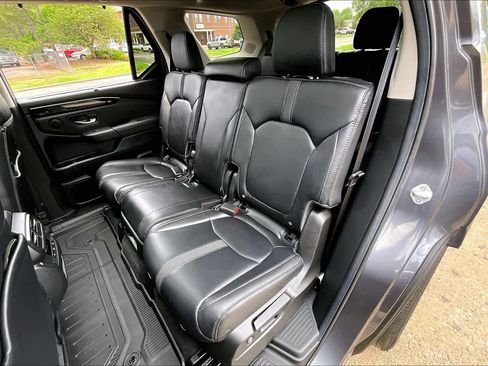 Certified 2025 Honda Pilot Touring image 21