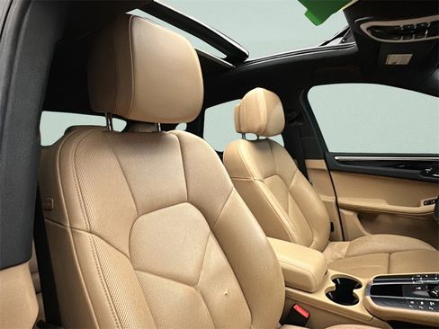 Used 2017 Porsche Macan image 17