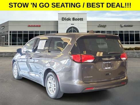 Used 2023 Chrysler Voyager LX FWD image 3