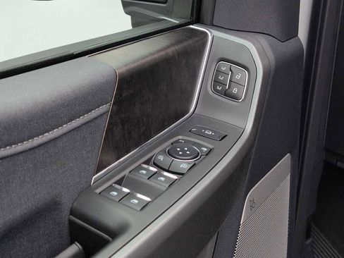 New 2026 Ford F250 Lariat w/ Black Appearance Package image 21