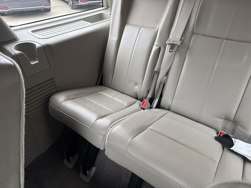 Used 2010 Ford Expedition Limited image 37